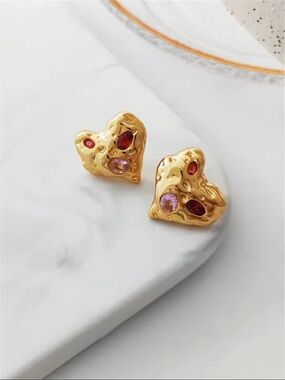 Korean Vintage Lava Heart Zircon Gold Stud Earrings